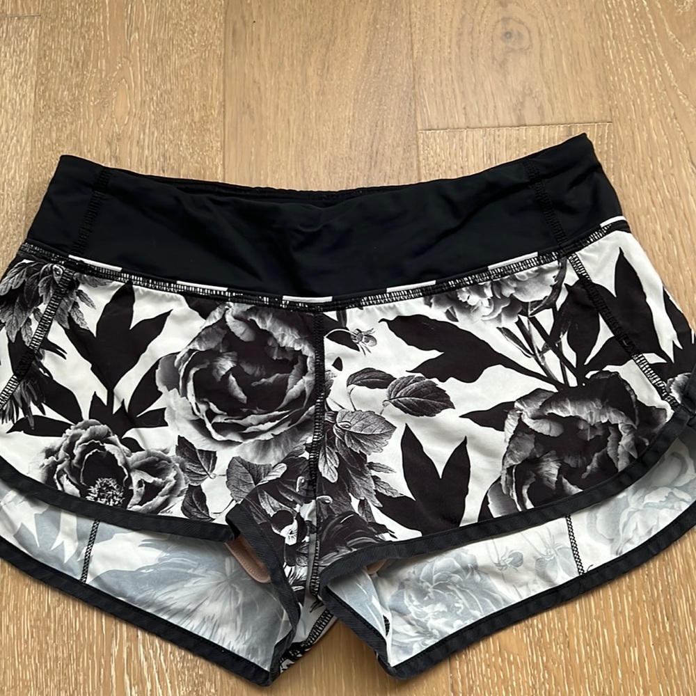 EUC Lululemon Speed Shorts - size 4